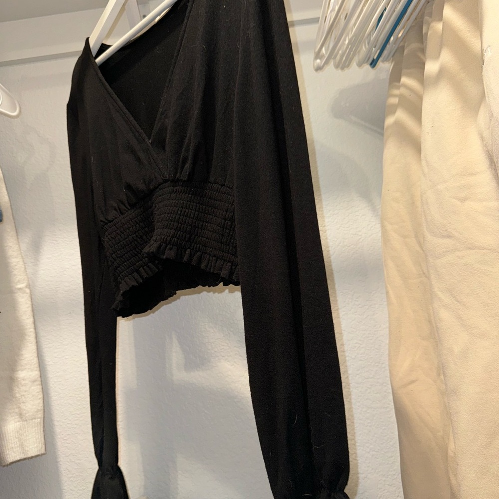 Black Women's V-Neck Cropped Top